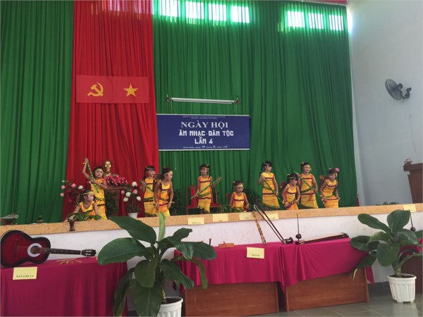 TIẾT MỤC NGÀY HỘI   MÚA CA TIẾNG CHÀY TRÊN SÓC BON BO 